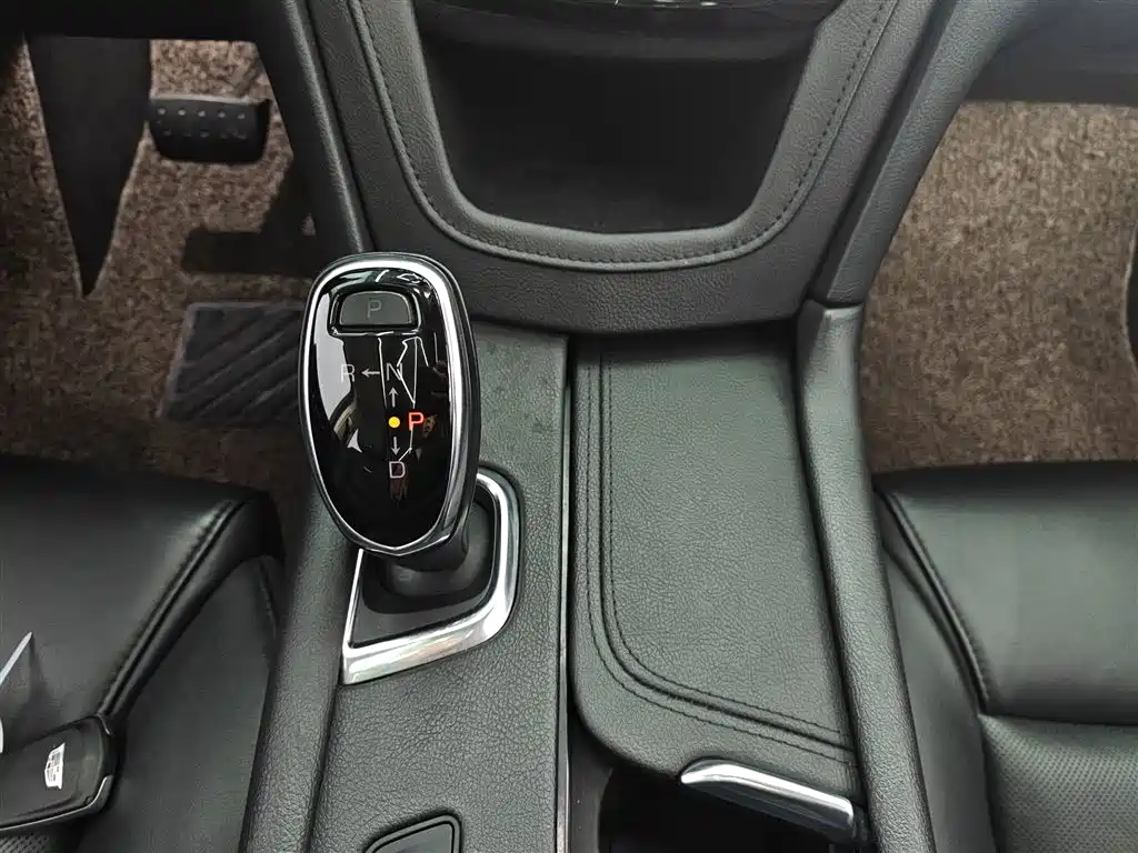 Cadillac XT5 - фото 6