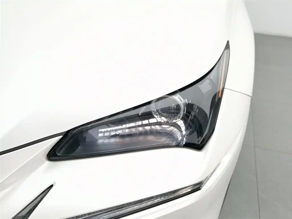 Lexus NX 2018 300