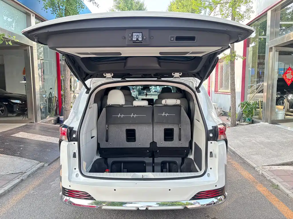 Toyota Granvia 2024 2.5L Comfort