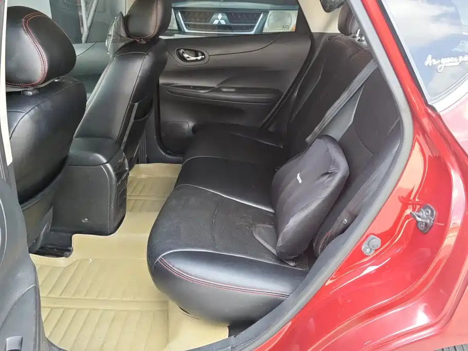 Nissan Tiida — миниатюра 8