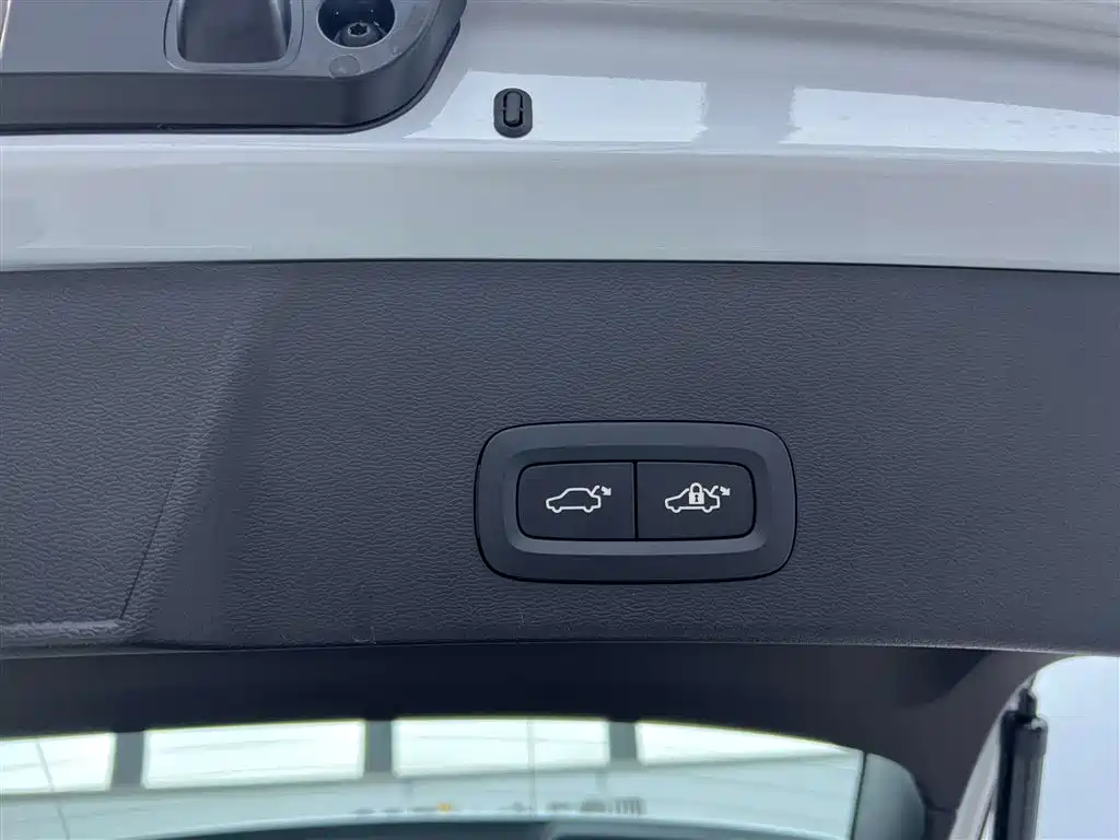 Volvo XC40 2024 B3 Luxury