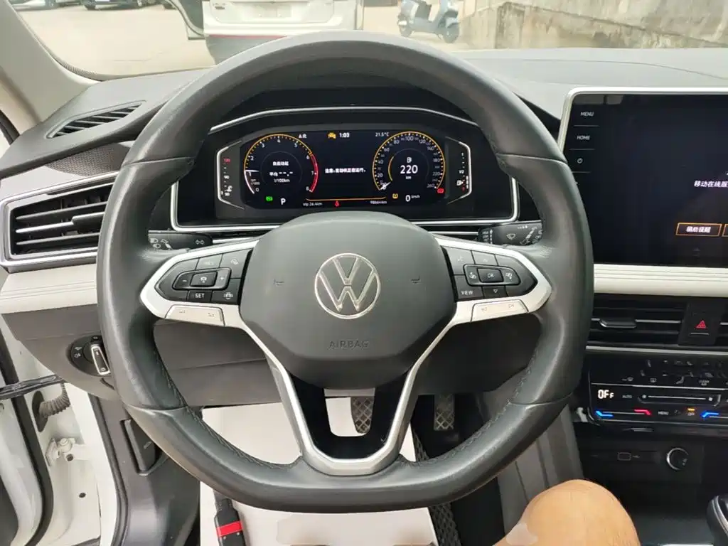 Volkswagen Tiguan L — миниатюра 11