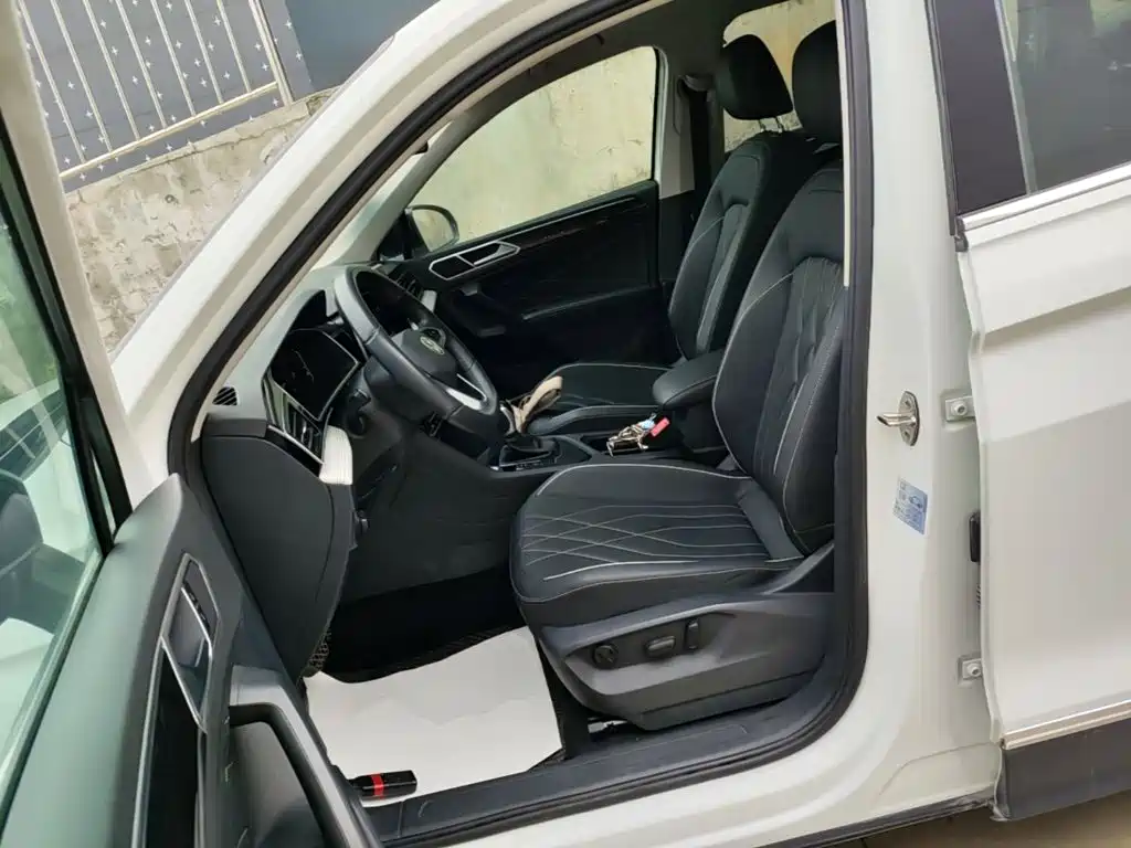 Volkswagen Tiguan L — миниатюра 15
