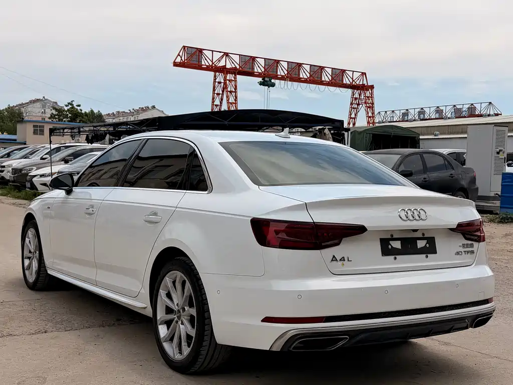 Audi A4L 2019 40 TFSI Fashion V