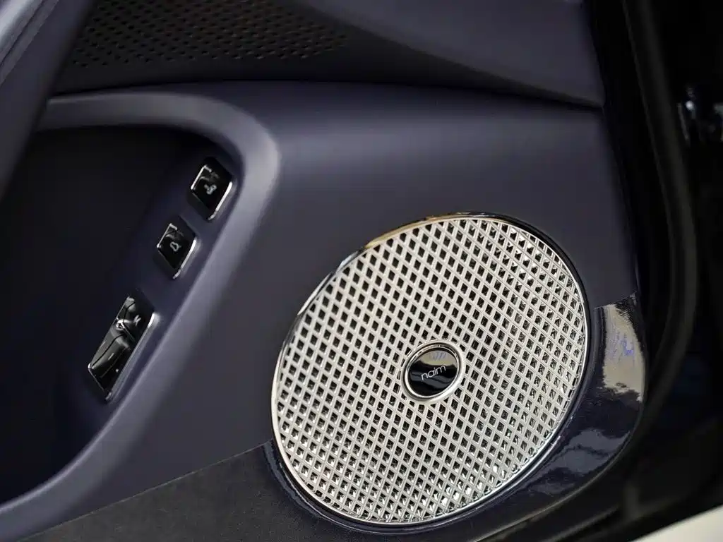 Bentley Flying Spur PHEV — миниатюра 11