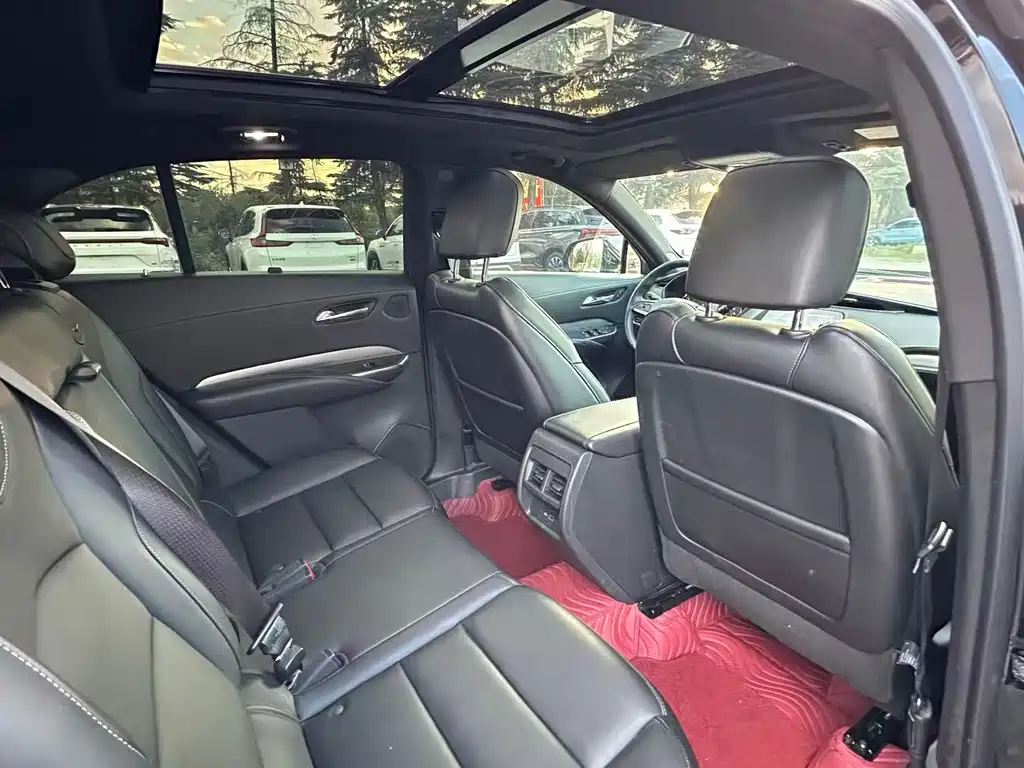 Cadillac XT4 — миниатюра 6