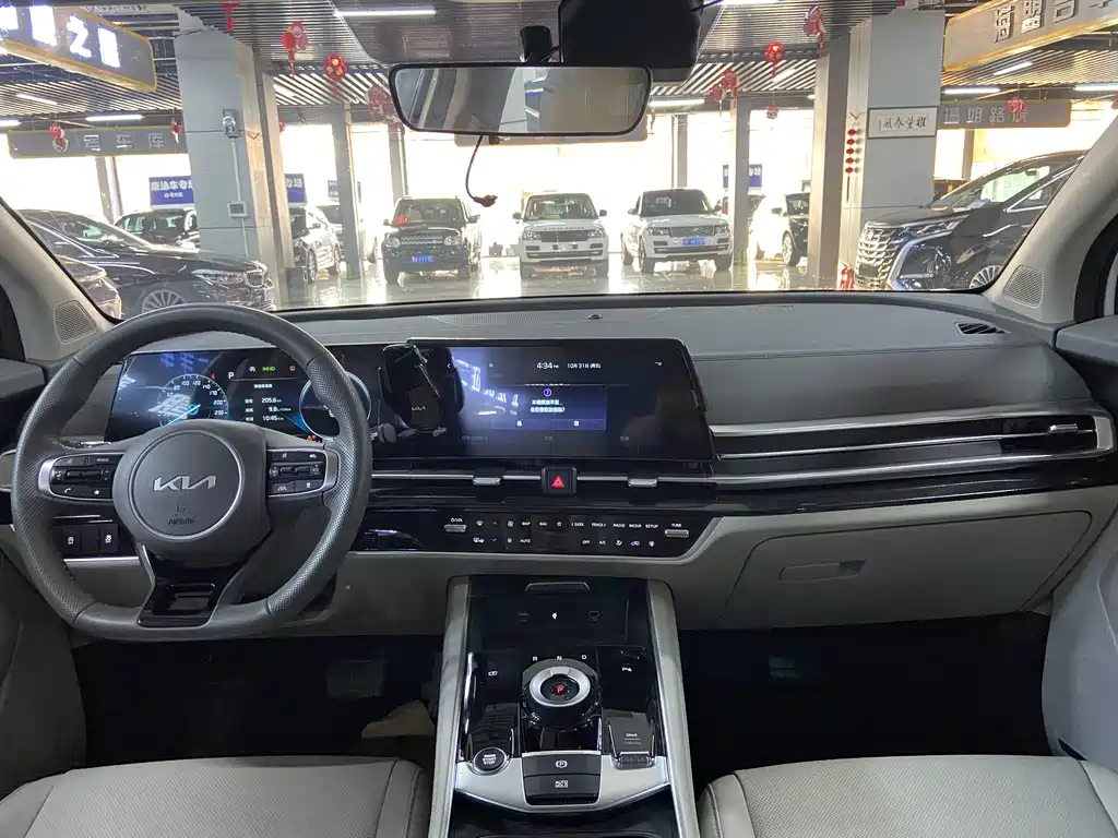 KIA LION PLATINUM EXPANDS THE WORLD