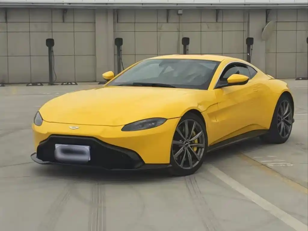 Aston Martin V8 Vantage 2018 4.0T V8 Coupe