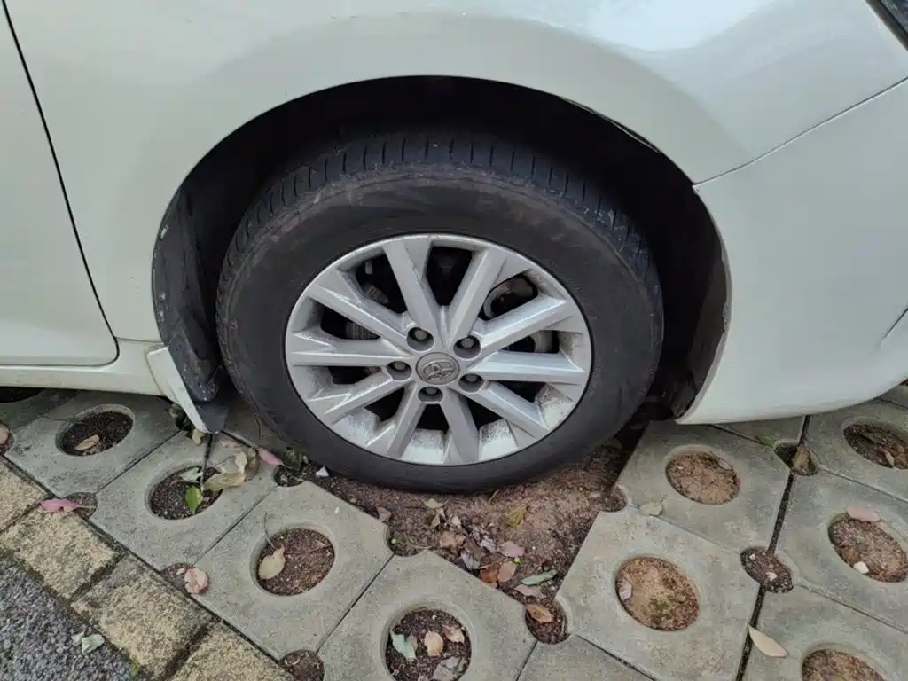 Toyota Camry — миниатюра 26