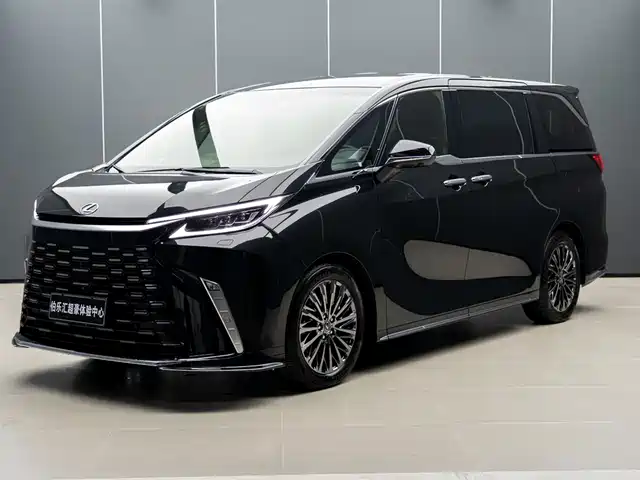 Lexus LM 2023 500h — фото 1