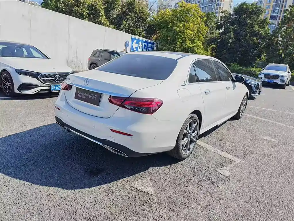 MERCEDES-BENZ E CLASS