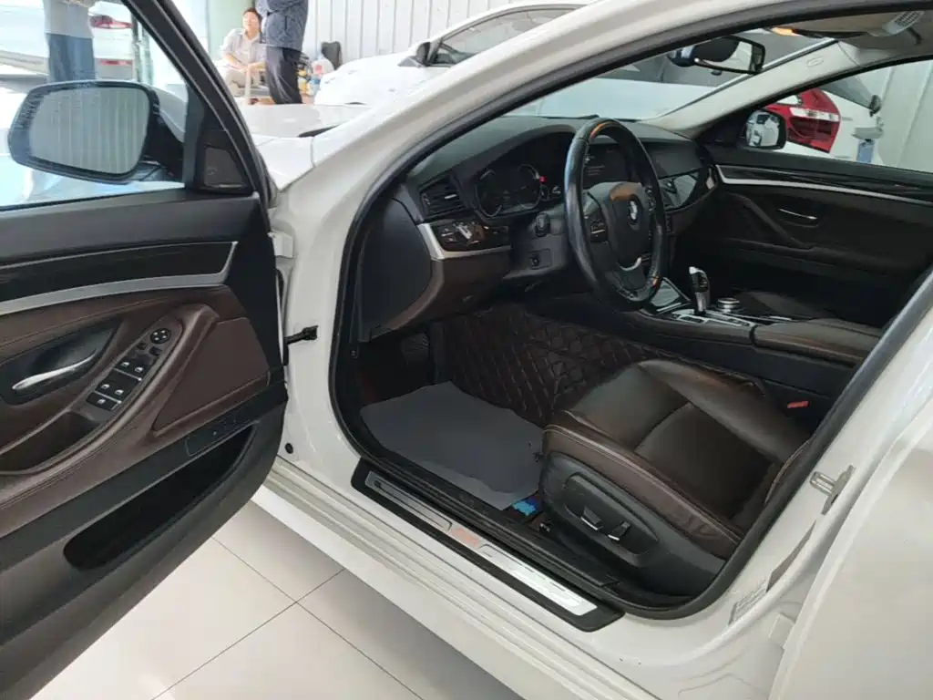 BMW 5 Series — миниатюра 16