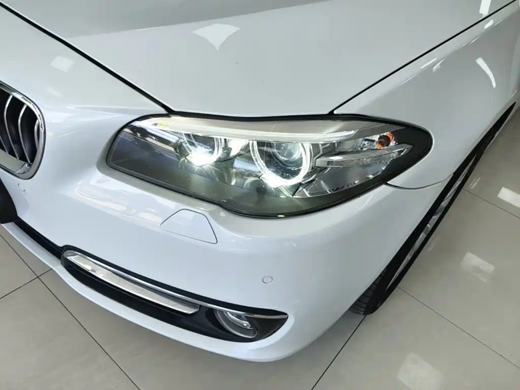 BMW 5 Series — миниатюра 24