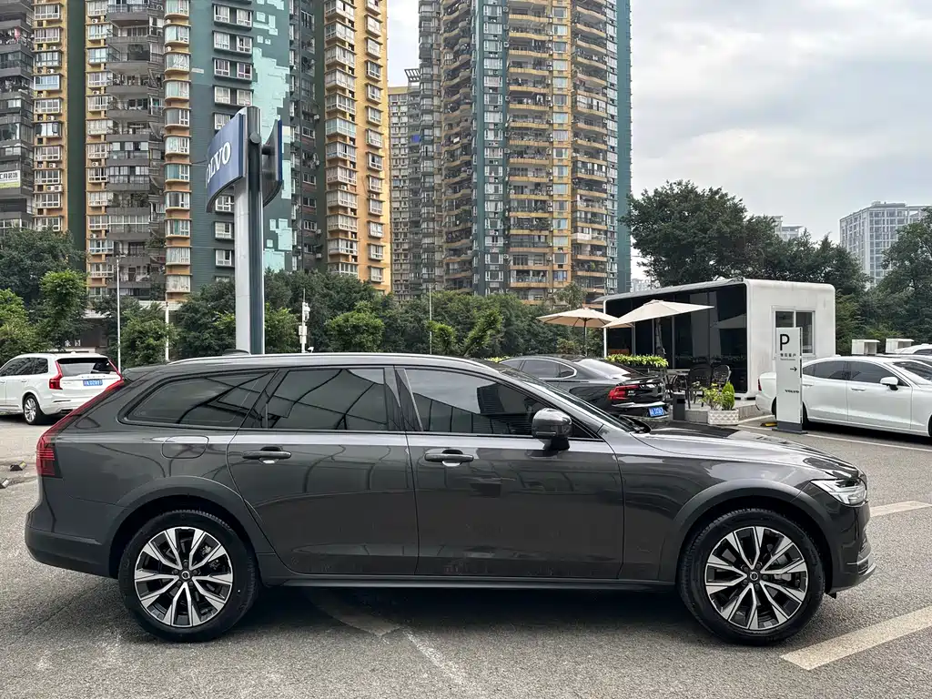 Volvo V90 2024 Cross Country B5 AWD