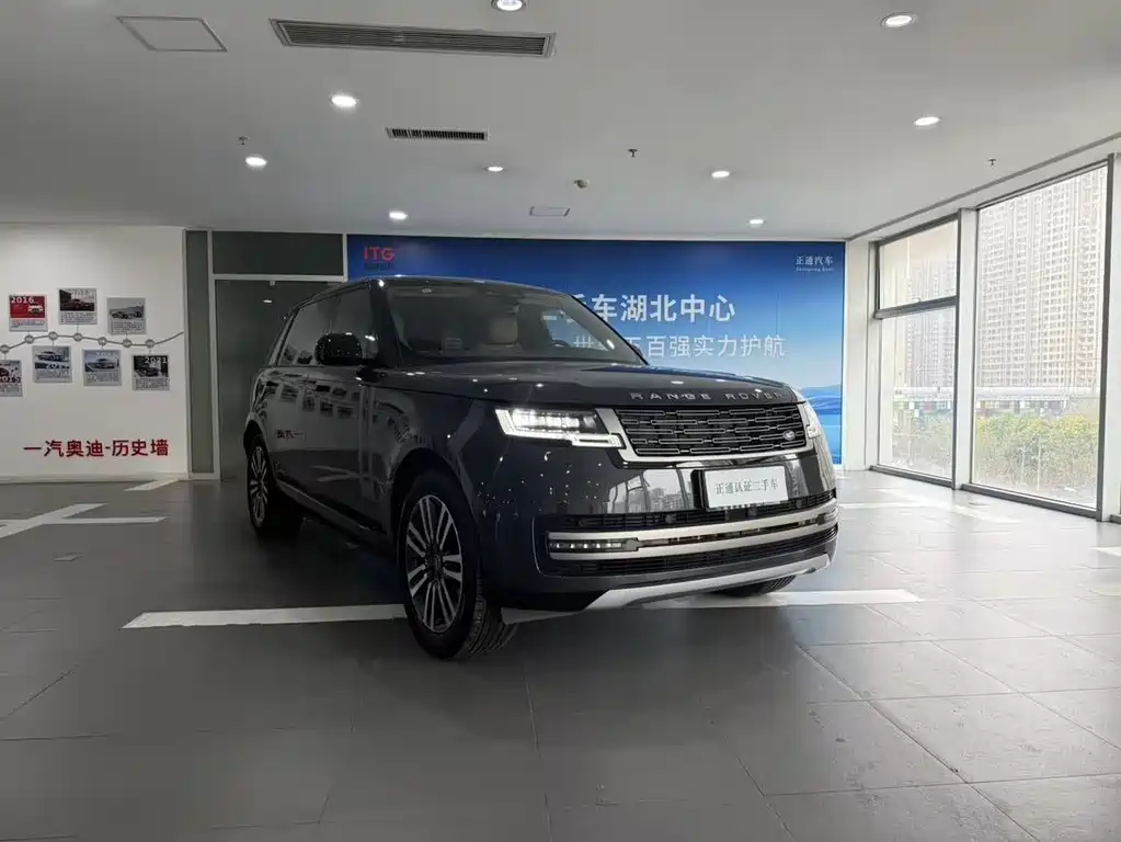 Land Rover Range Rover 2024 3.0 L6 400PS Long Wheelbase
