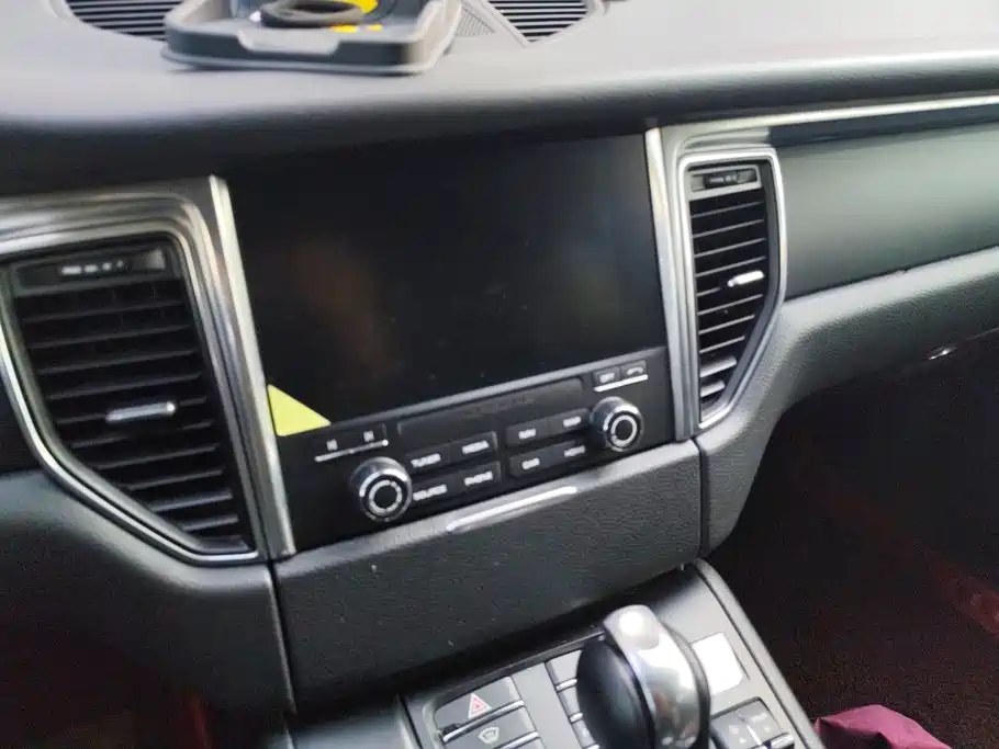 Porsche Macan — миниатюра 13