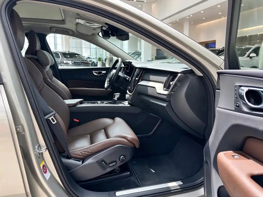 Volvo XC60 — миниатюра 11