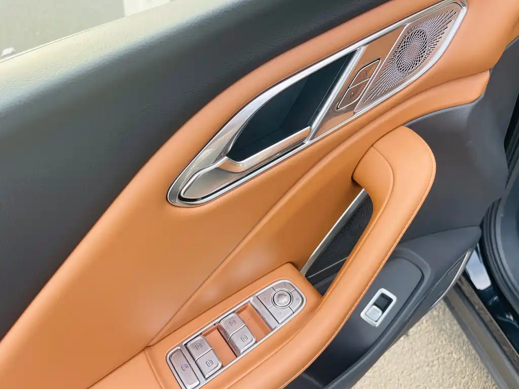 Hongqi HS7 PHEV 2025 2.0T PHEV 200 6 мест