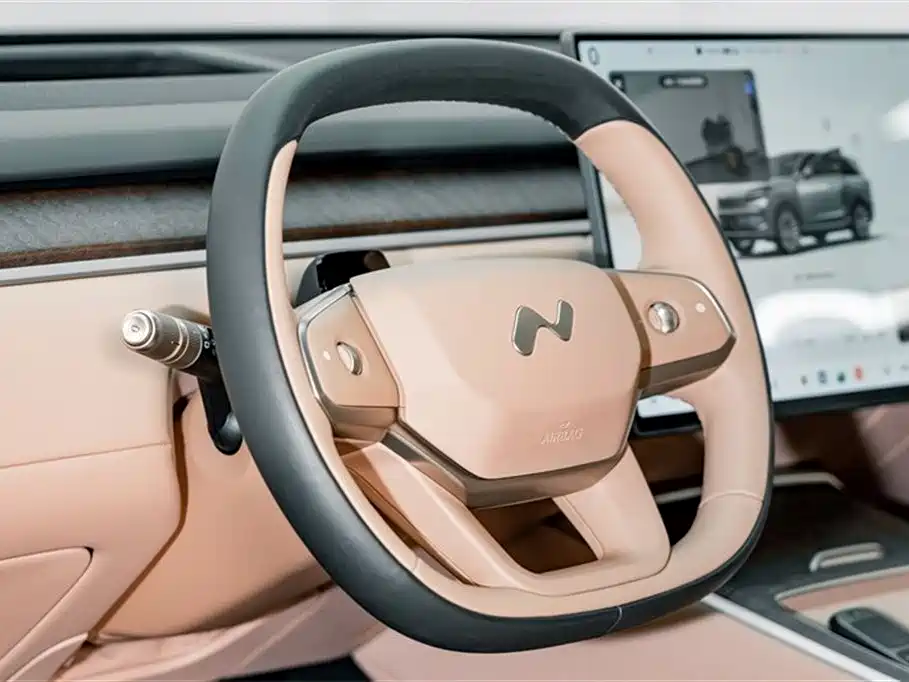 Onvo L90 2025 Ultra мест