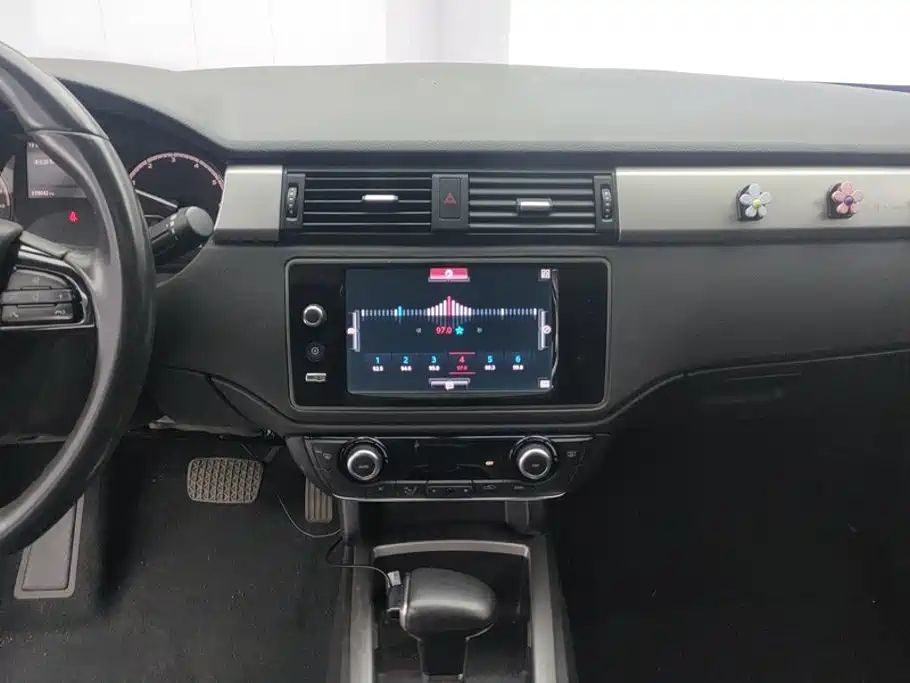 Qoros Qoros 3 — миниатюра 13
