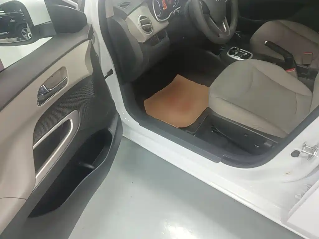 Chevrolet Sail — миниатюра 16