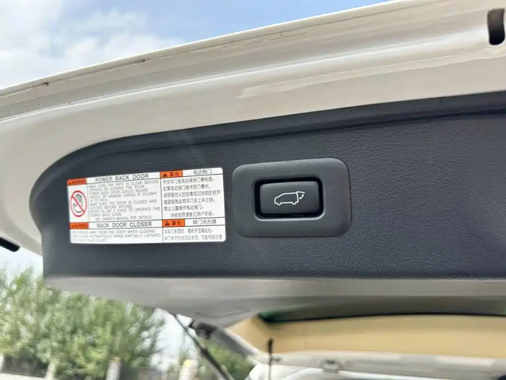 Toyota Alphard — миниатюра 13