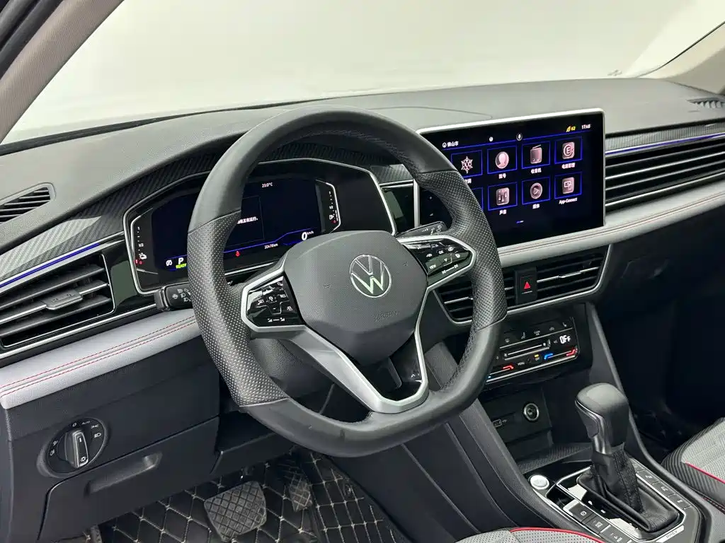 Volkswagen Tiguan L PHEV — миниатюра 10
