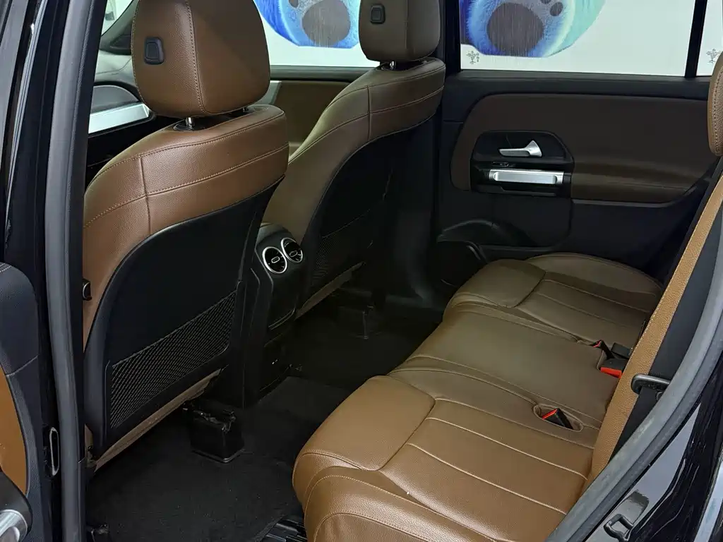 Mercedes-Benz GLB — миниатюра 8