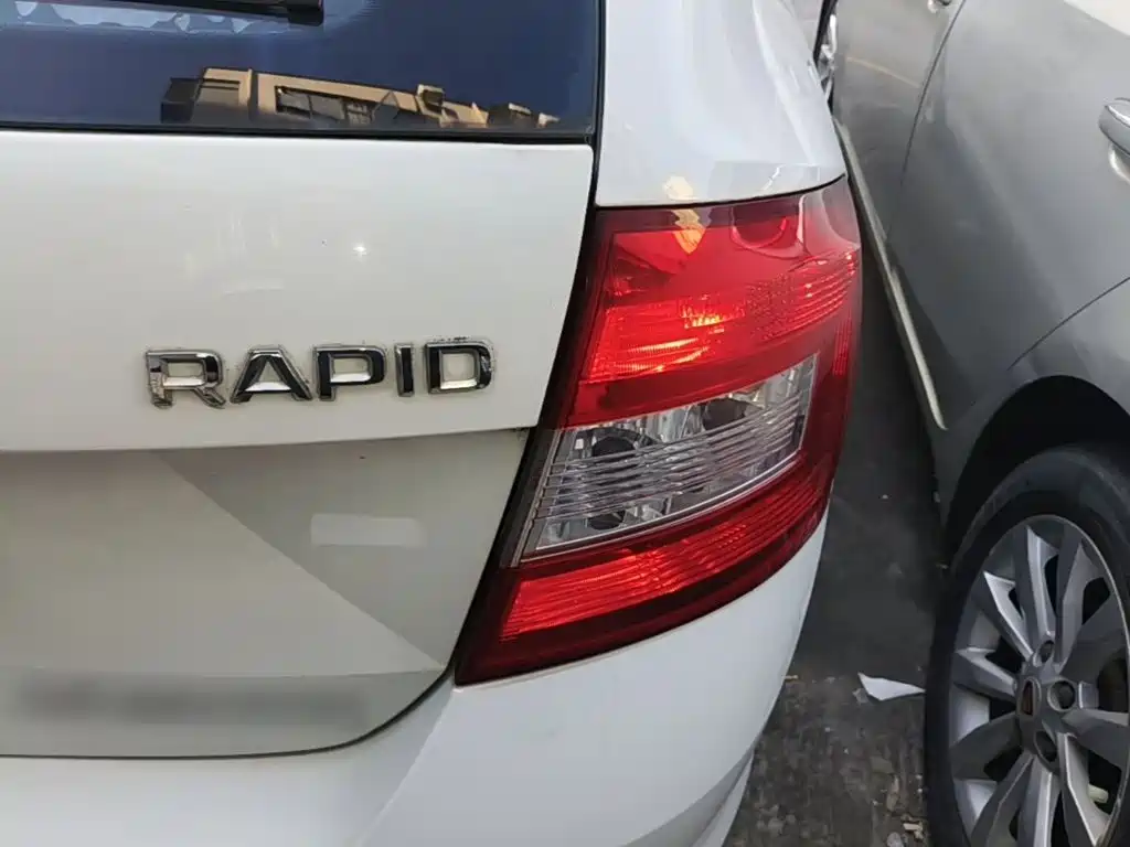 Skoda Rapid Spaceback — миниатюра 8