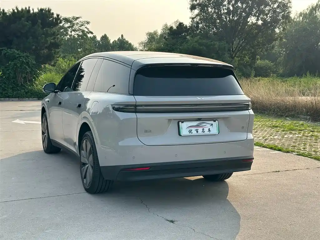 Li Auto i8 2025 Standard