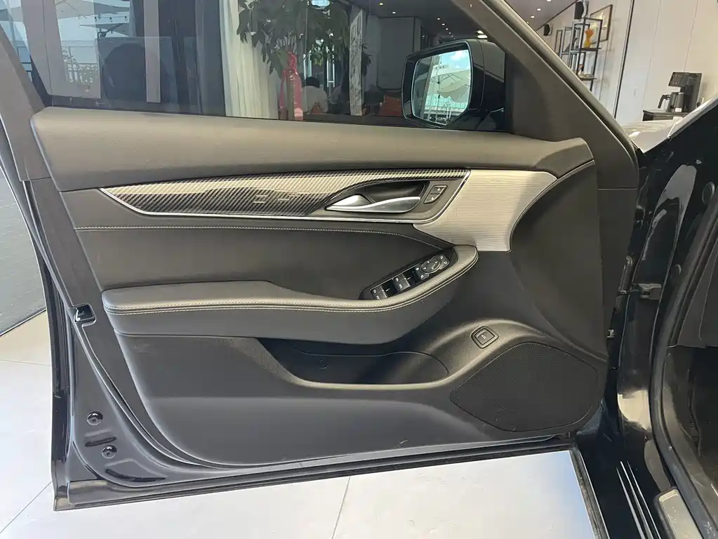 Cadillac CT5 — миниатюра 4