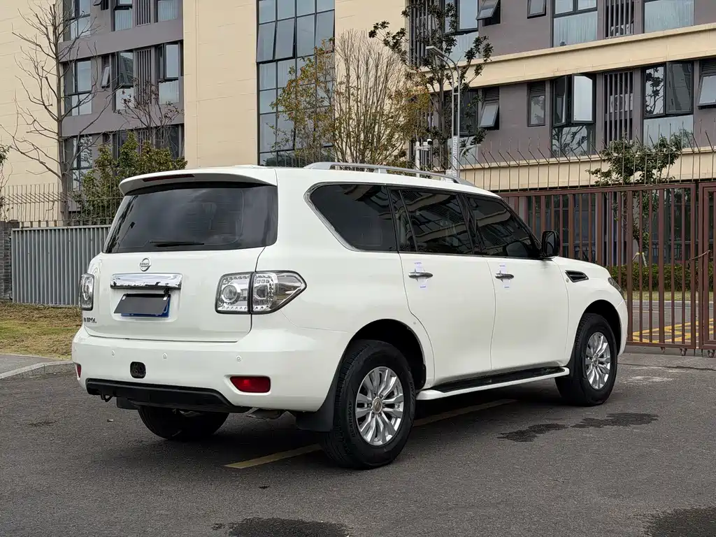 Nissan Patrol — миниатюра 19