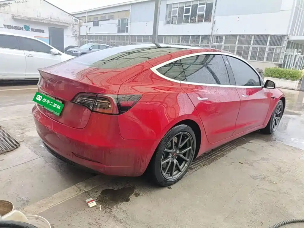 Tesla Model 3 — миниатюра 7