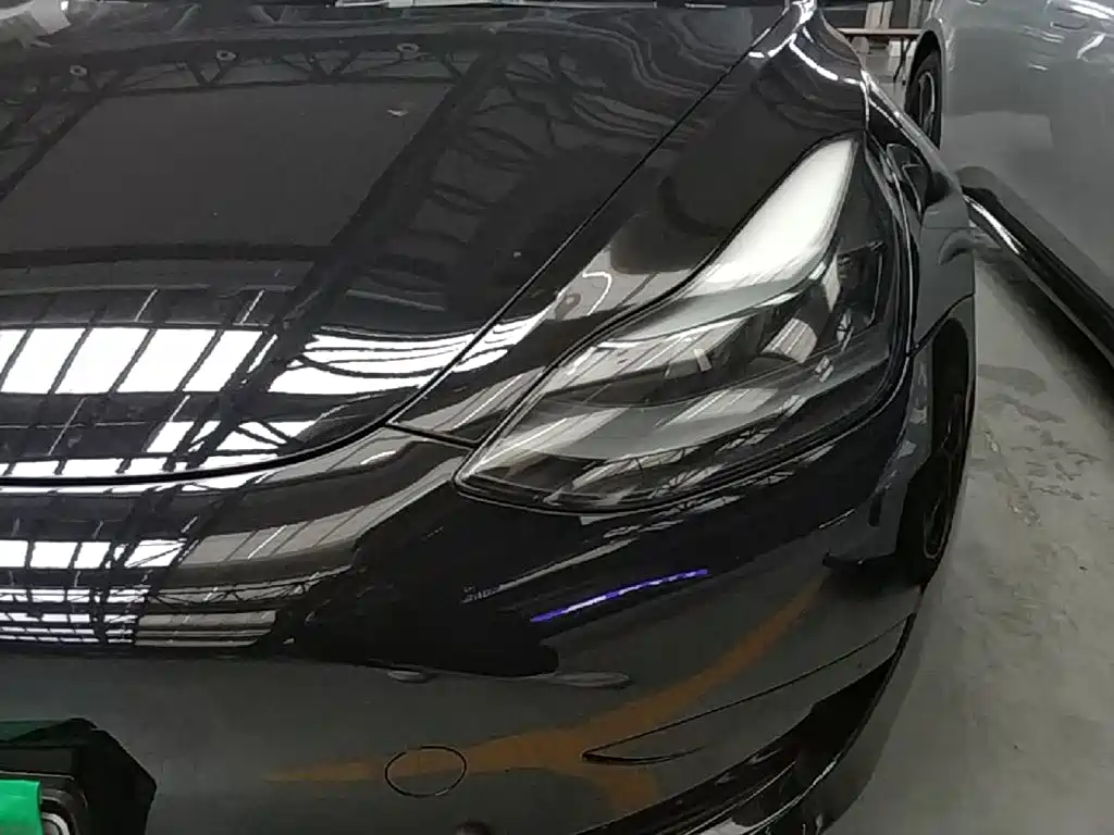 Tesla Model 3 — миниатюра 24