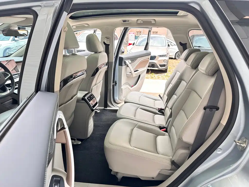 Geely Jia Ji New Energy — миниатюра 9