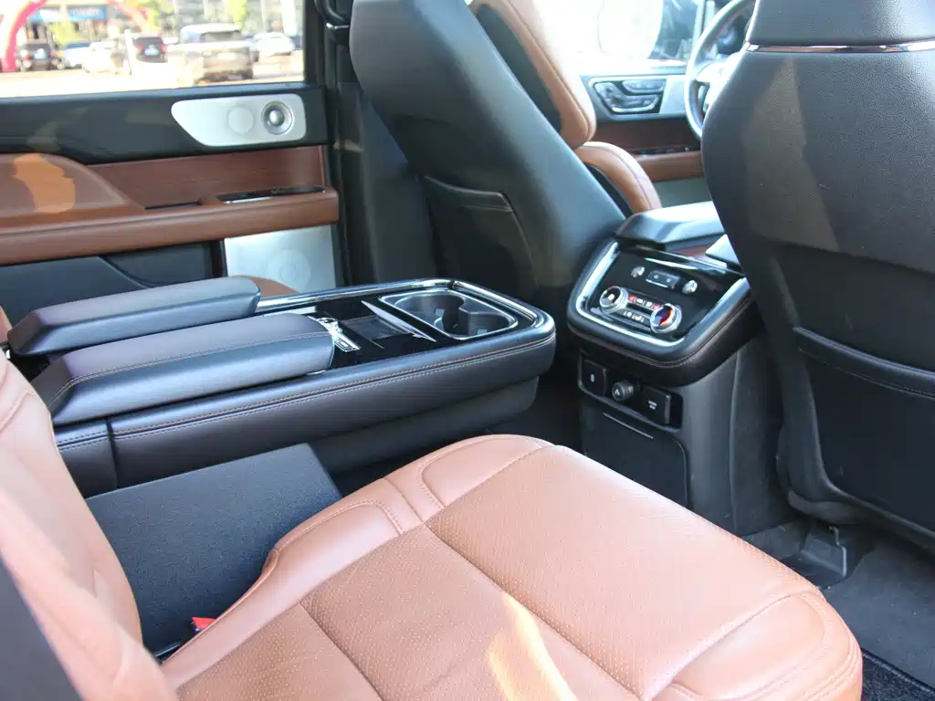 Lincoln Navigator — миниатюра 18