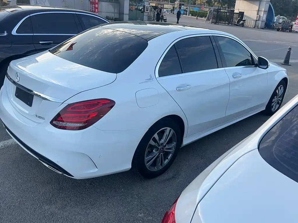 Mercedes-Benz C-Class — миниатюра 11