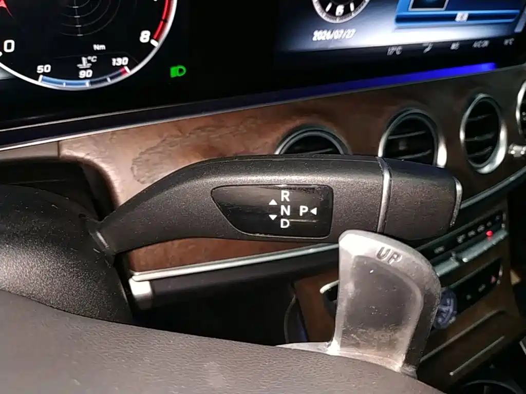 Mercedes-Benz E-Class — миниатюра 10