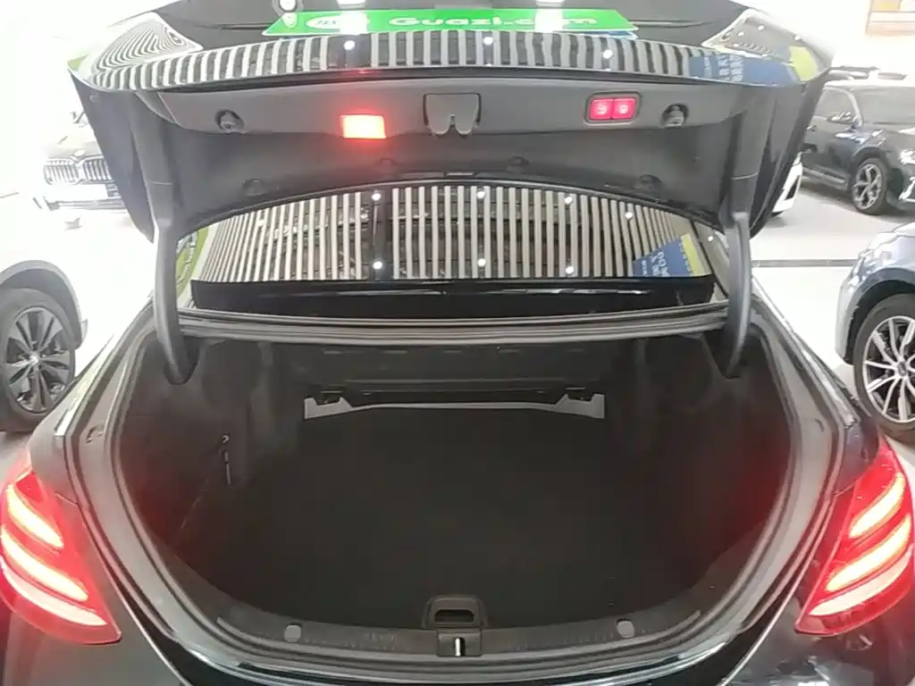 Mercedes-Benz E-Class — миниатюра 15