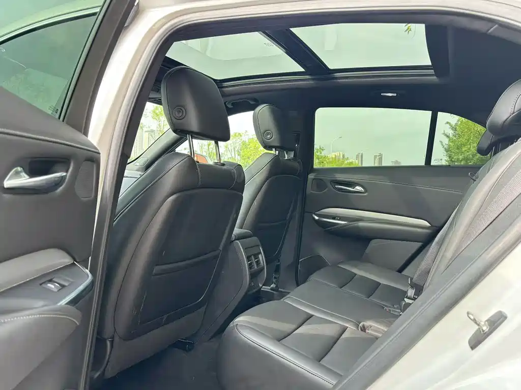 Cadillac XT4 — миниатюра 5