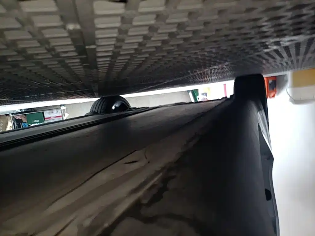 Tesla Model Y — миниатюра 21