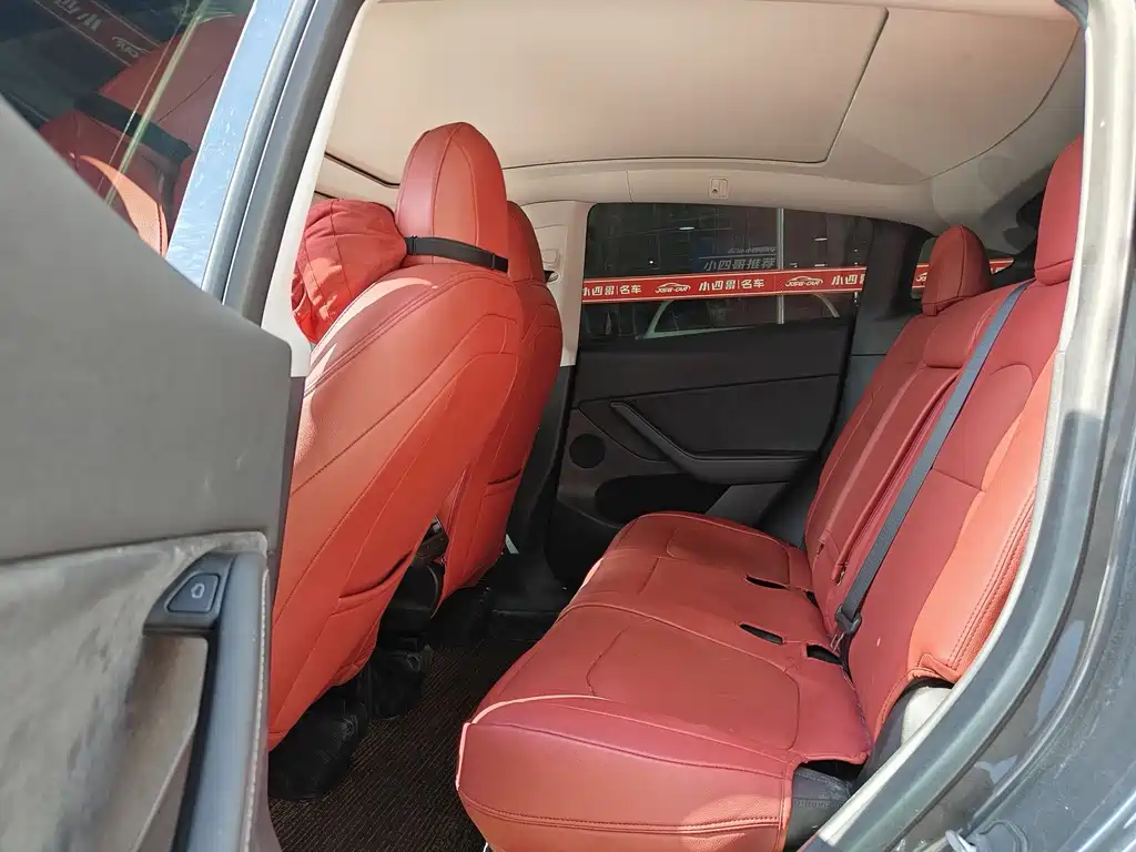 Tesla Model Y — миниатюра 9