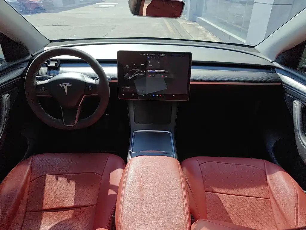 Tesla Model Y — миниатюра 10