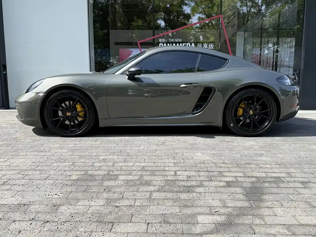 Porsche 718 2022 Cayman 2.0T