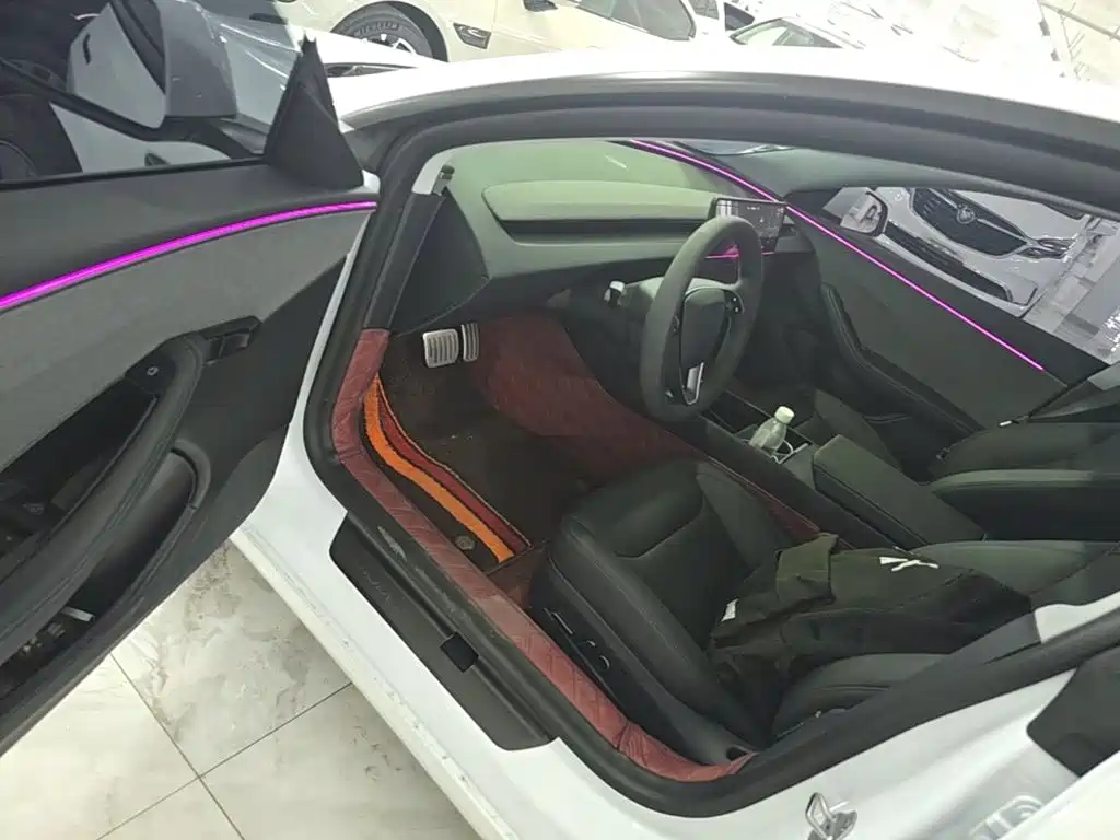 Tesla Model 3 — миниатюра 16