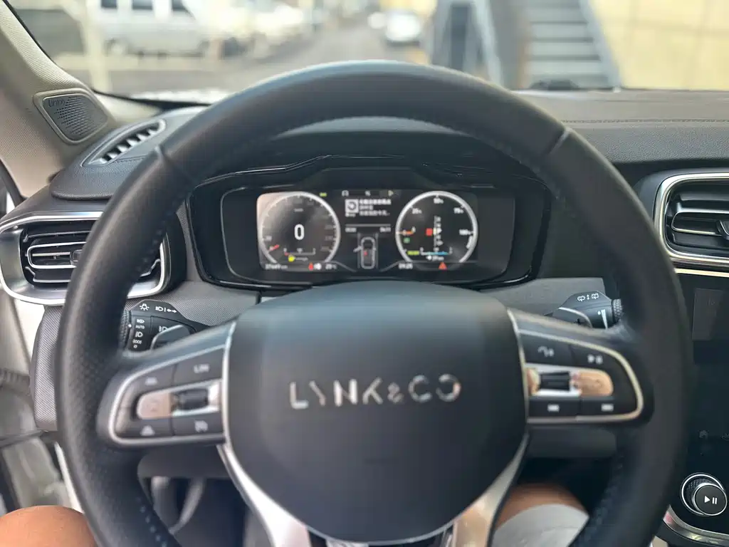 Lynk & Co 01 EM-P — миниатюра 9
