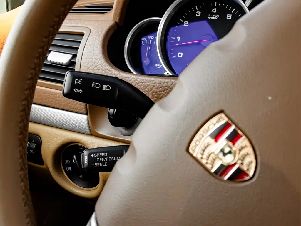 Porsche Cayenne — миниатюра 5