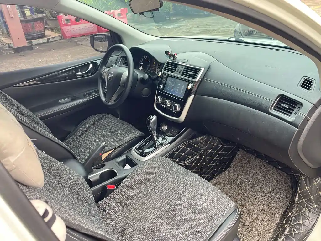 Nissan Tiida — миниатюра 9