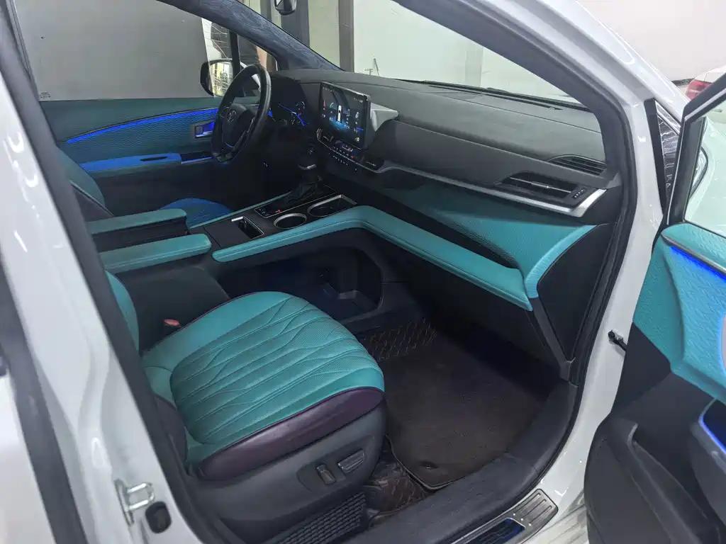 Toyota Sienna — миниатюра 8