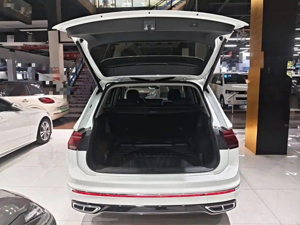 Volkswagen Tiguan L — миниатюра 19